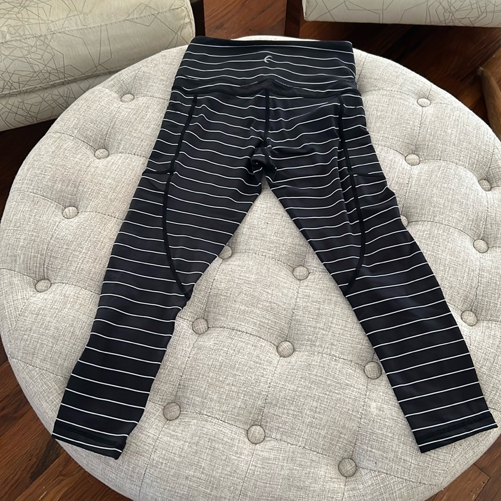 Zyia Active leggings. Capri length. High waisted